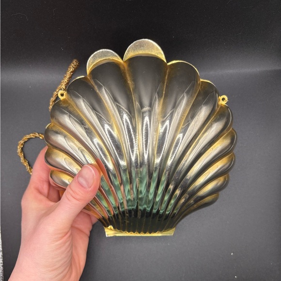 Metal Clam Shell Purse - Picture 3 of 5